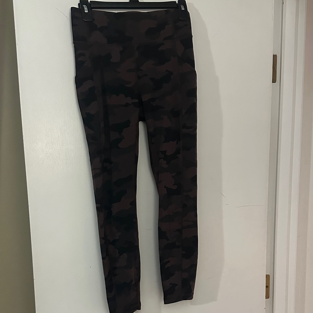 lululemon athletica Camouflage Leggings - Black and Brown
